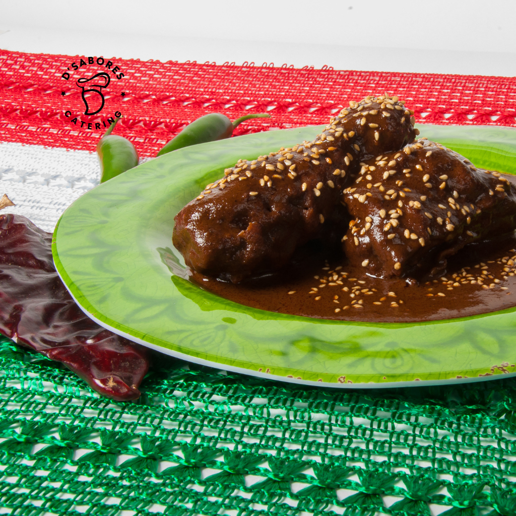 A single plate of Mole with pollo
